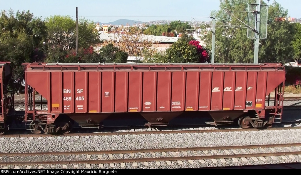 BNSF Covered Hopper